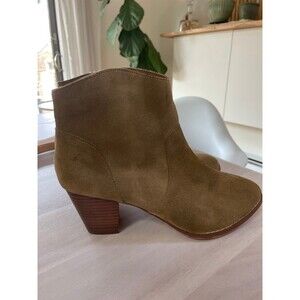 Urben Outfitter Suede boots size 9